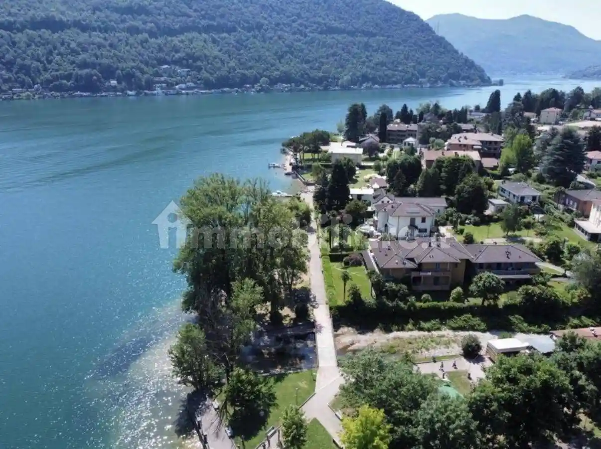 Villa in vendita a Brusimpiano
