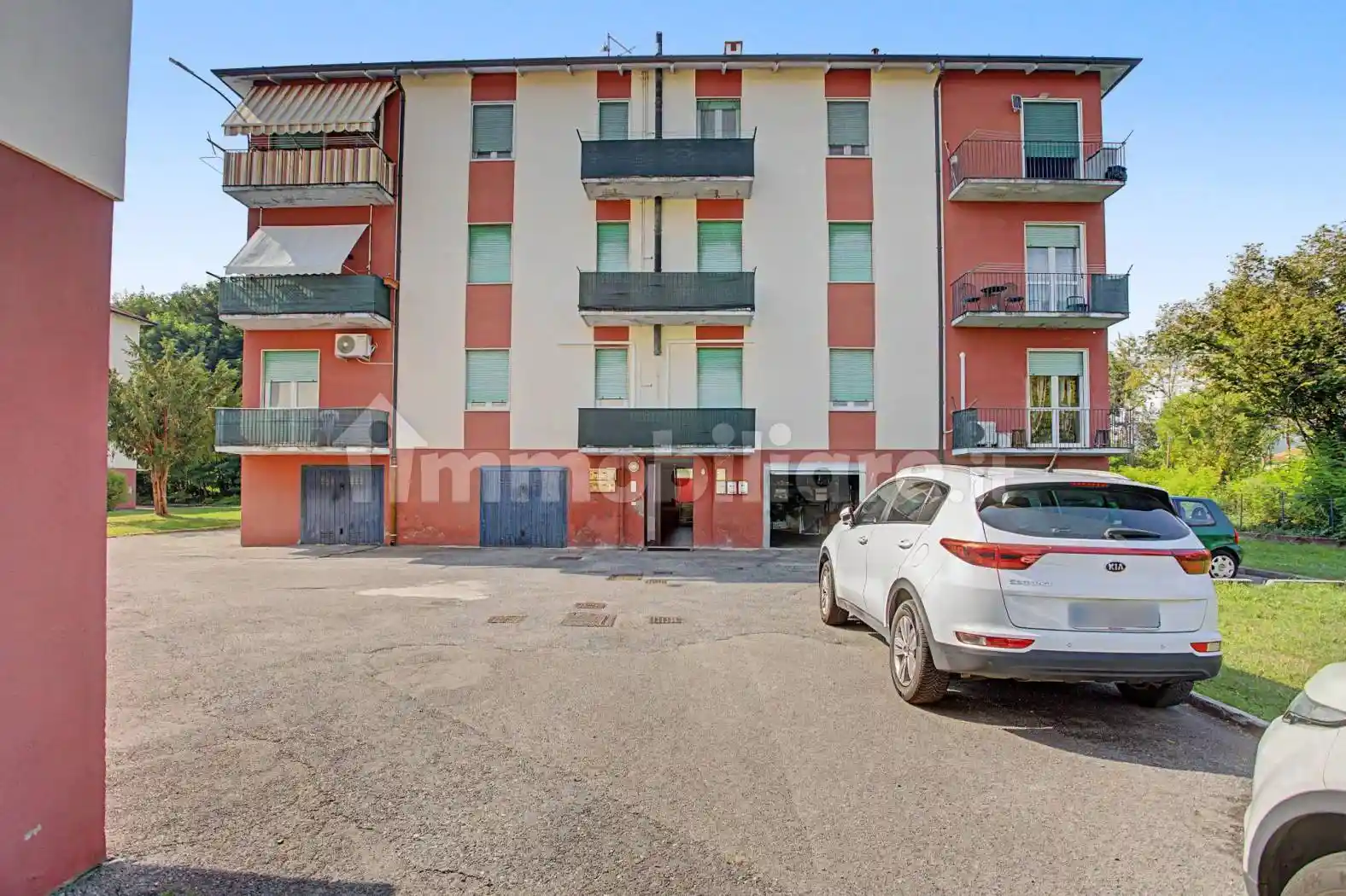 Palazzo - Edificio in vendita a Leggiuno