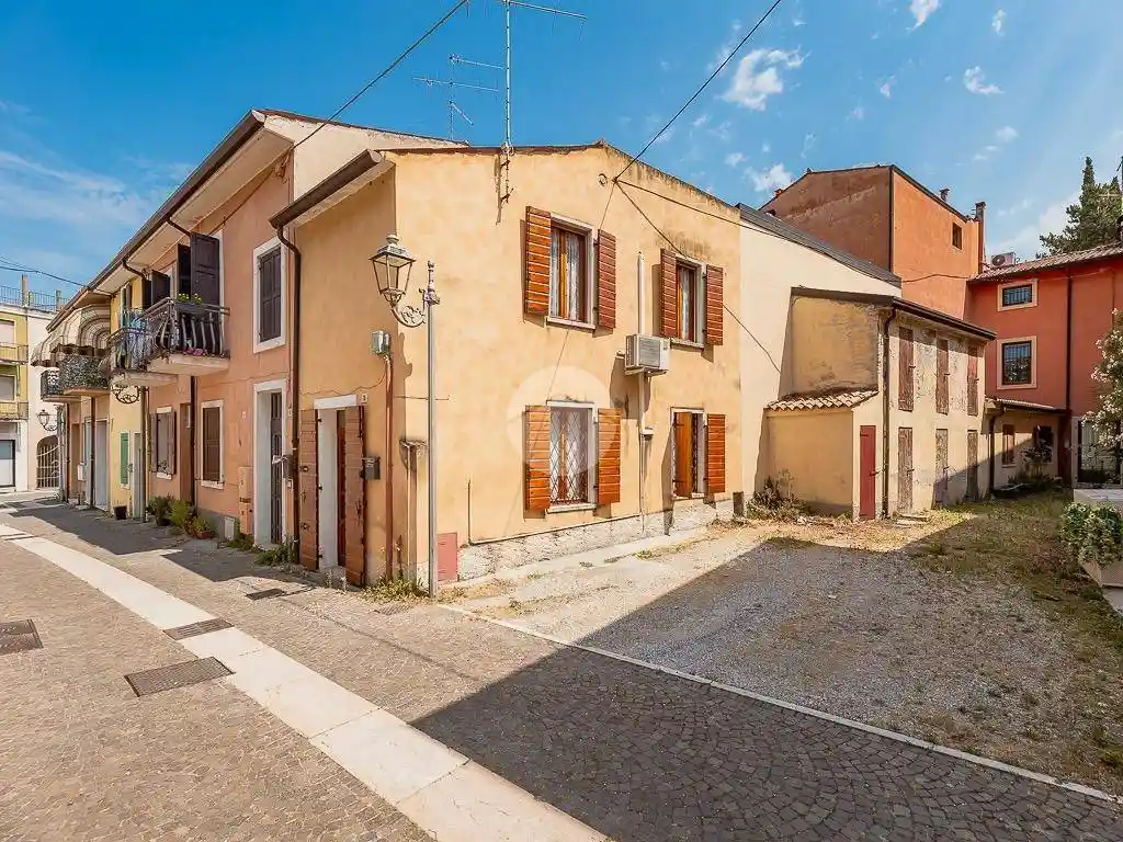 Appartamento in vendita a Sommacampagna