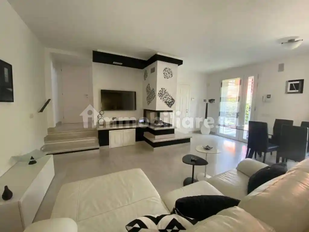 Villa in vendita a Cento