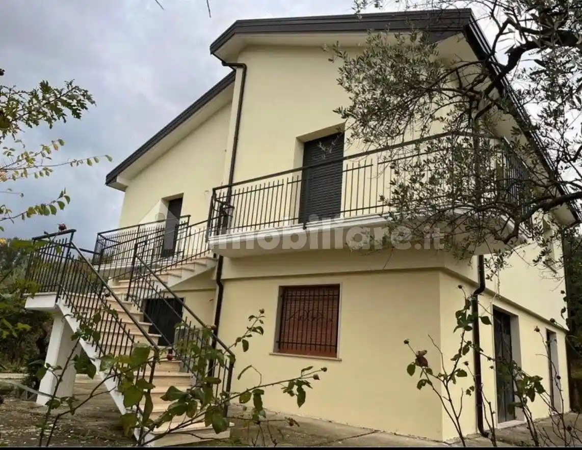 Palazzo - Edificio in vendita a Montemarano