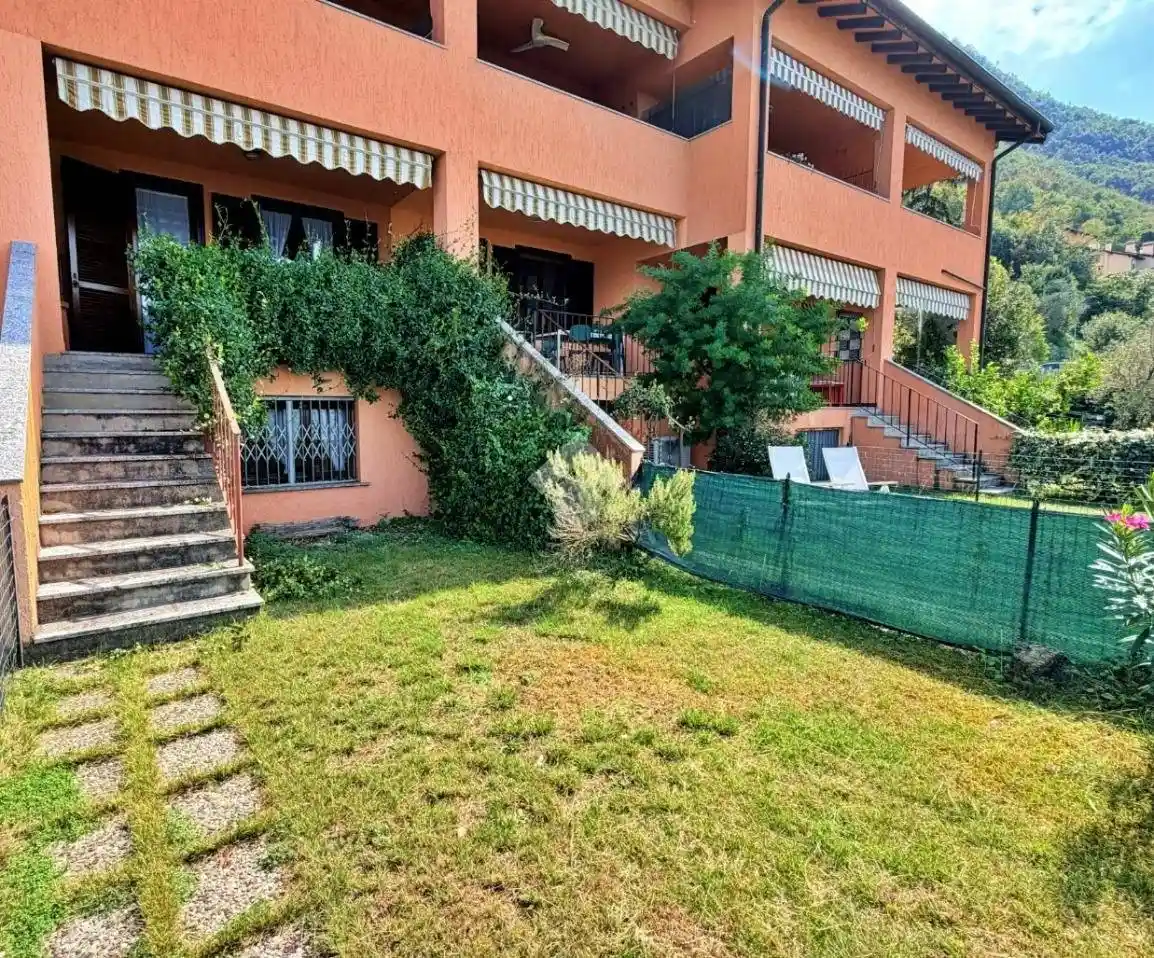 Appartamento in vendita a Varenna