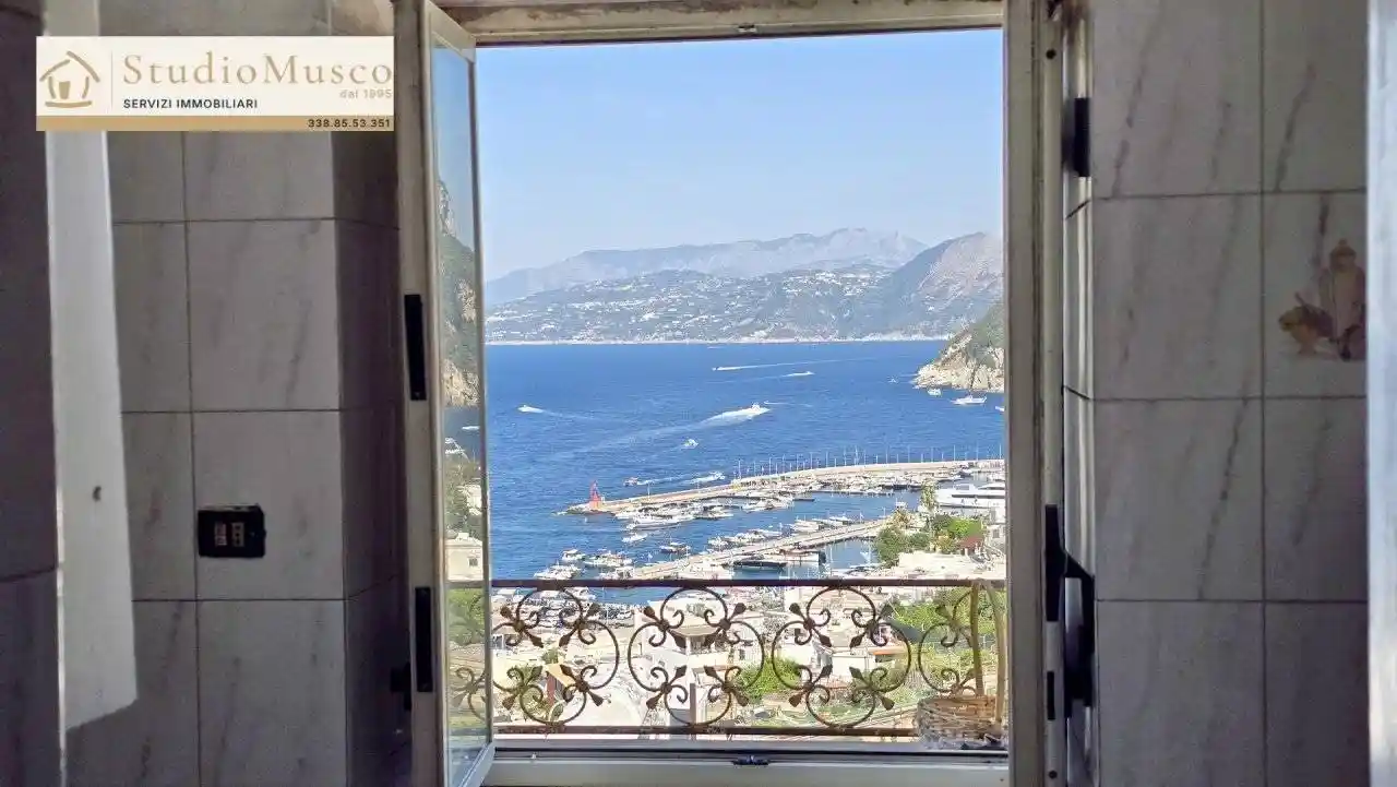 Appartamento in vendita a Capri