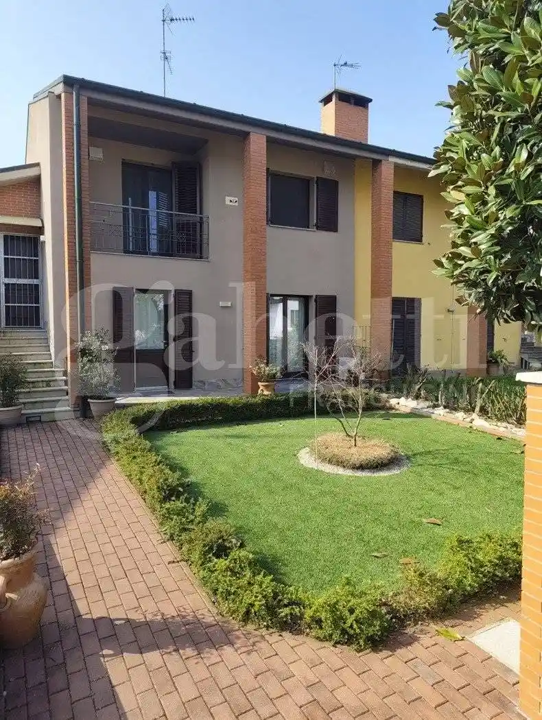 Villa in vendita a Castelvetro Piacentino