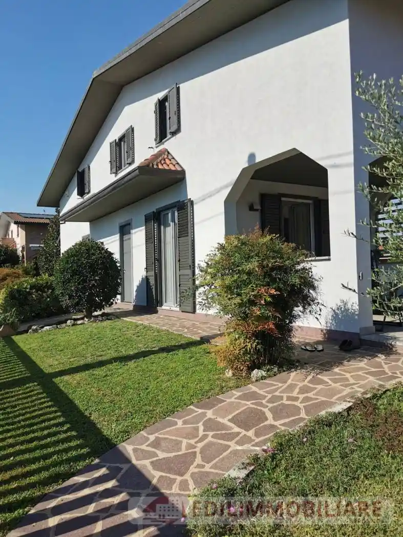 Villa in vendita a Cislago