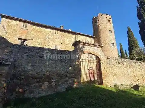 Palazzo - Edificio in vendita a Passignano sul Trasimeno