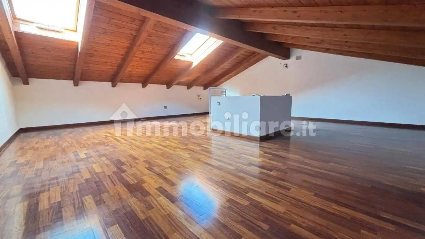 Appartamento in vendita a Cascina