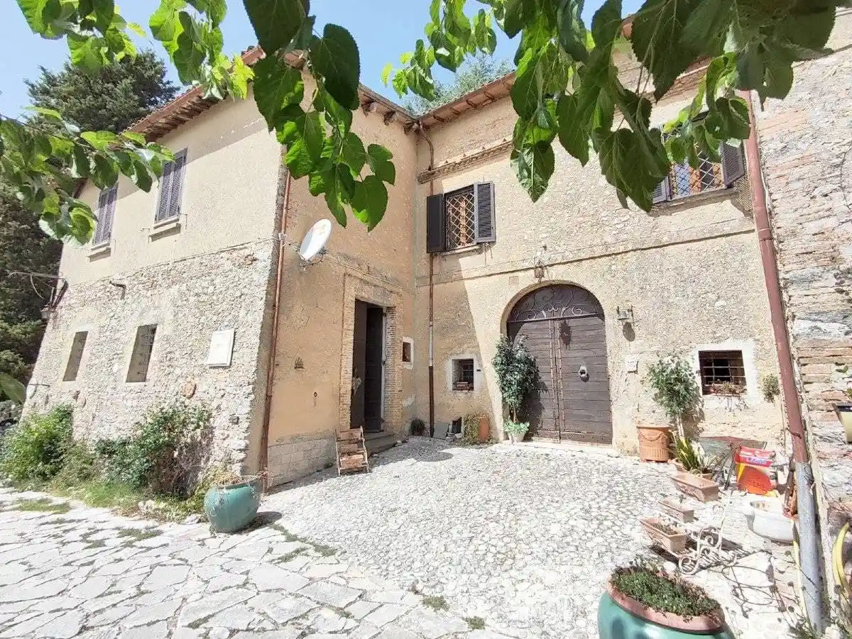 Villa in vendita a Rocca Sinibalda