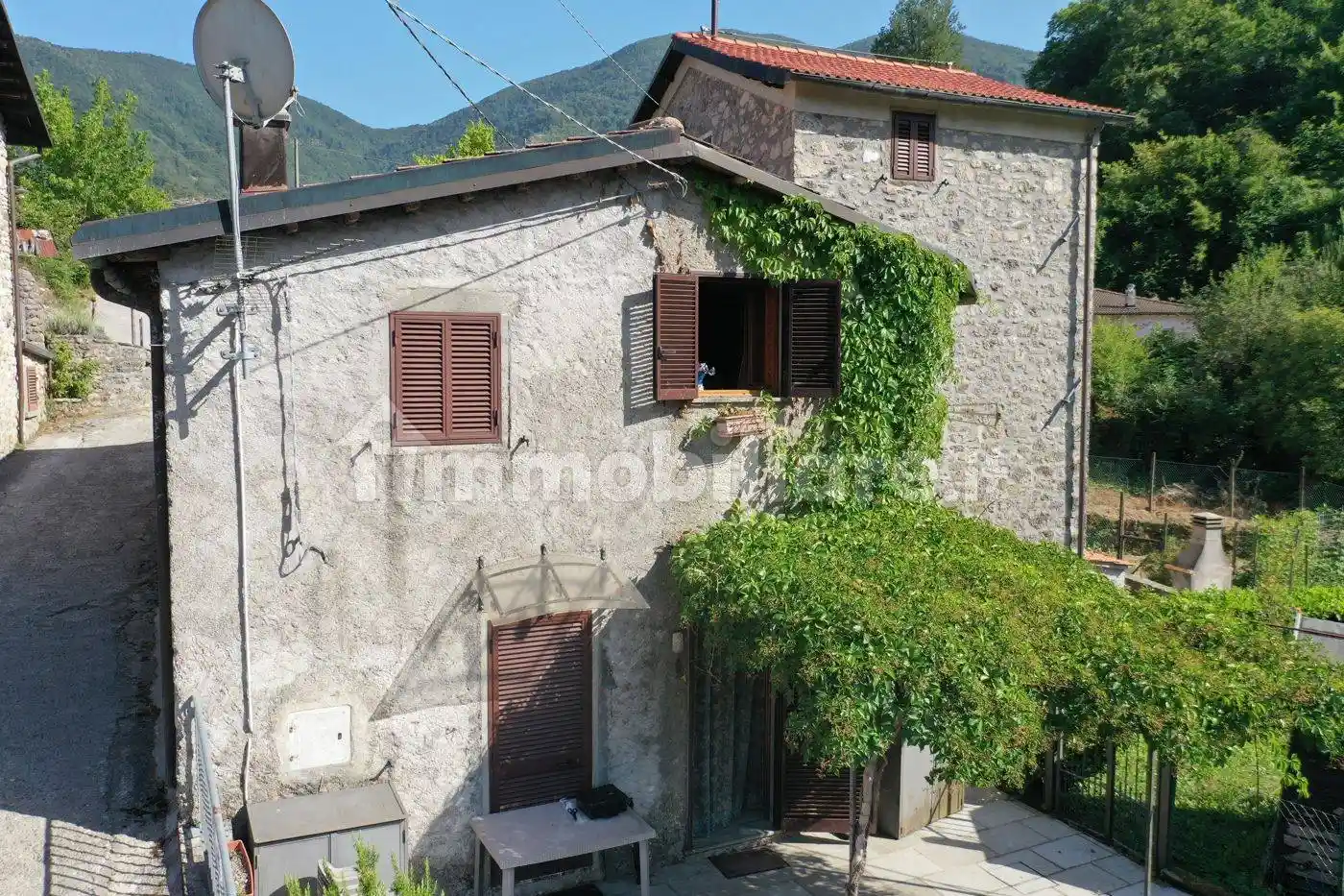 Casa indipendente in vendita a Vagli Sotto
