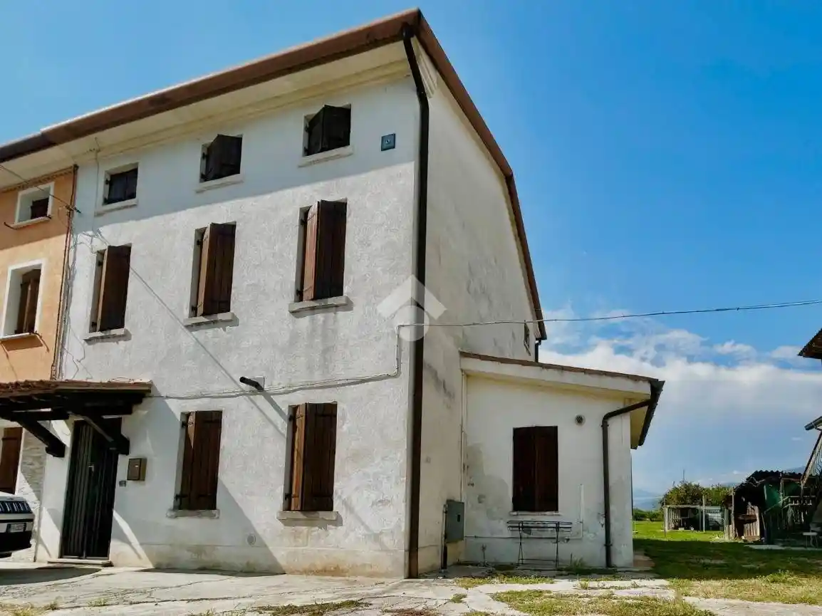 Rustico - Casale in vendita a Cornuda