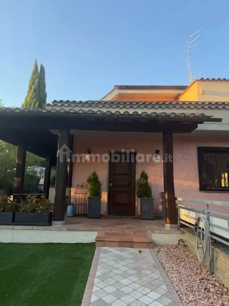 Villa in vendita a Campagnano di Roma