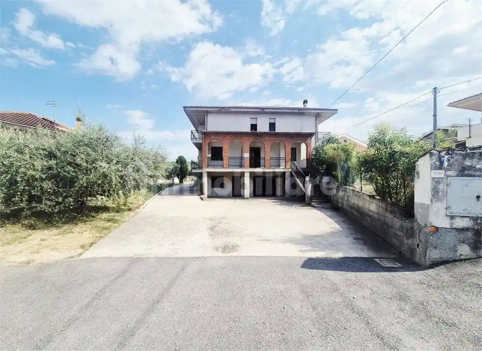 Villa in vendita a Loreto Aprutino