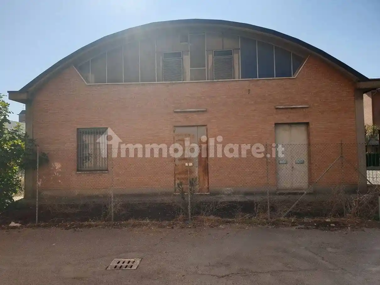 Palazzo - Edificio in affitto a Modena