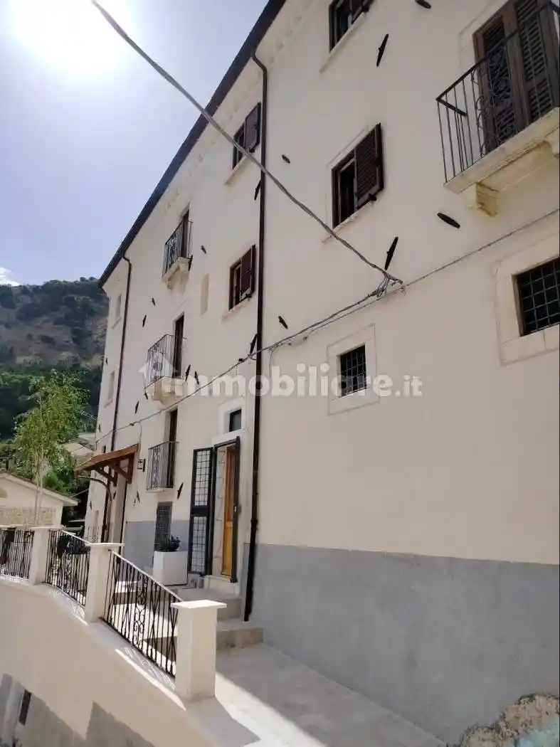 Casa indipendente in affitto a Rocca di Cambio