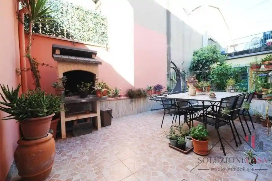 Casa indipendente in vendita a Prato