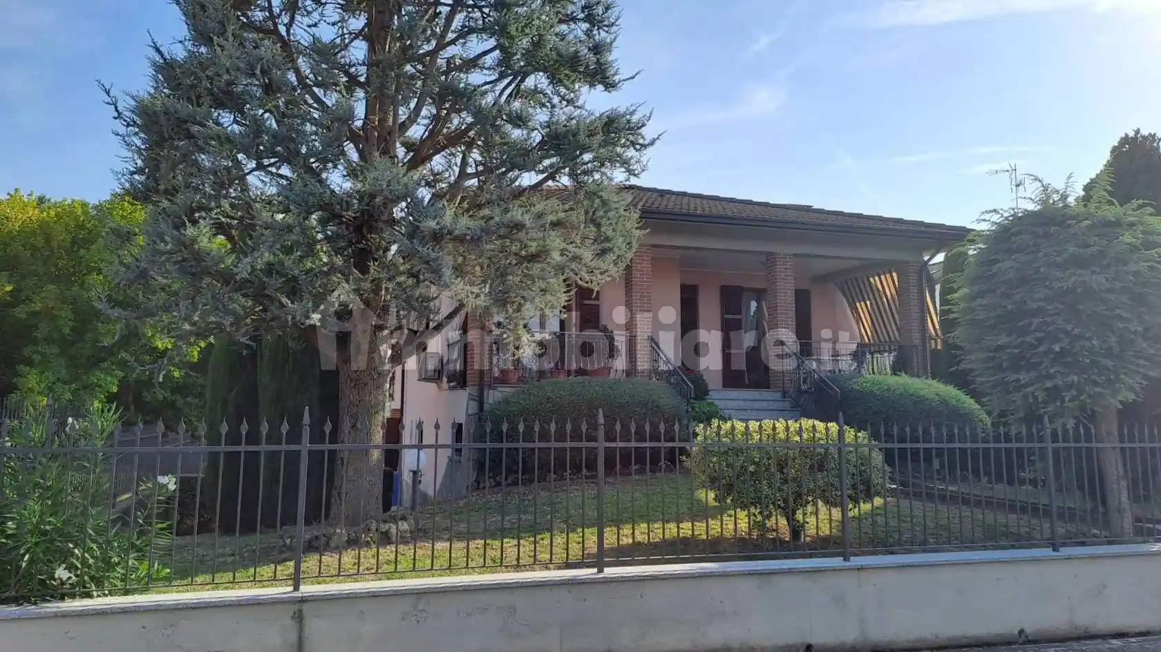 Villa in vendita a Casteggio