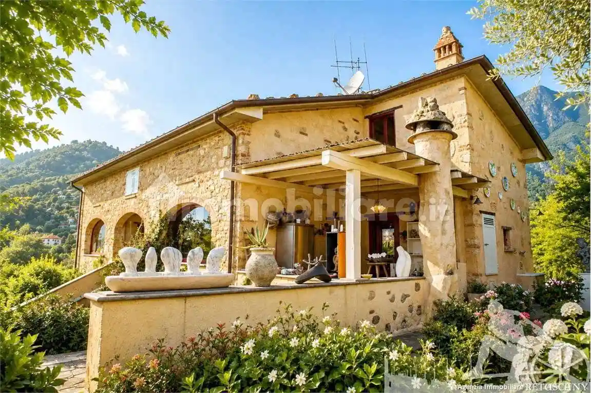 Villa in vendita a Camaiore