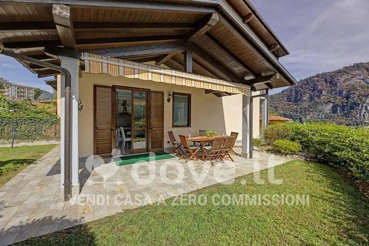 Villa in vendita a Lavena Ponte Tresa