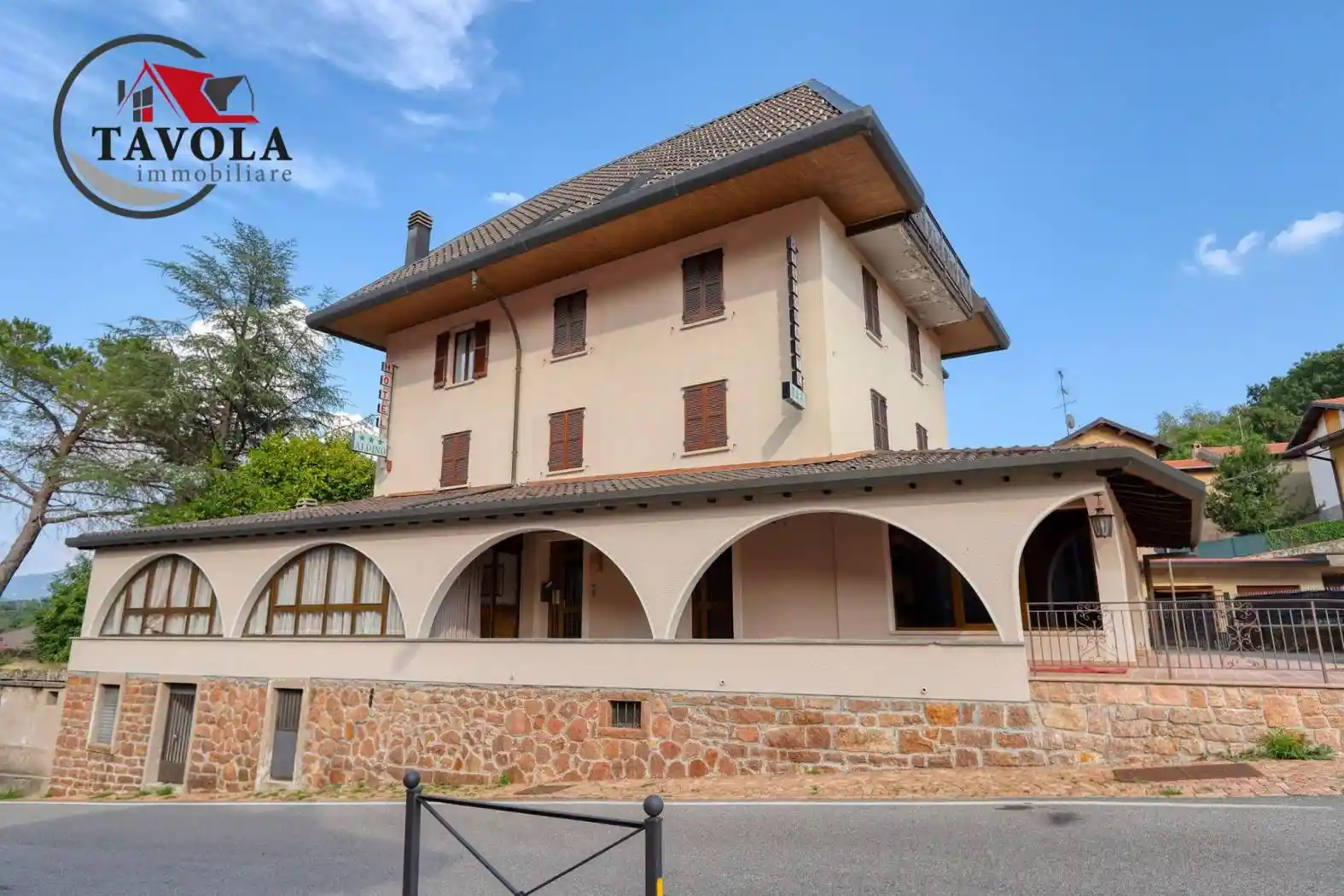 Palazzo - Edificio in vendita a Cuasso al Monte