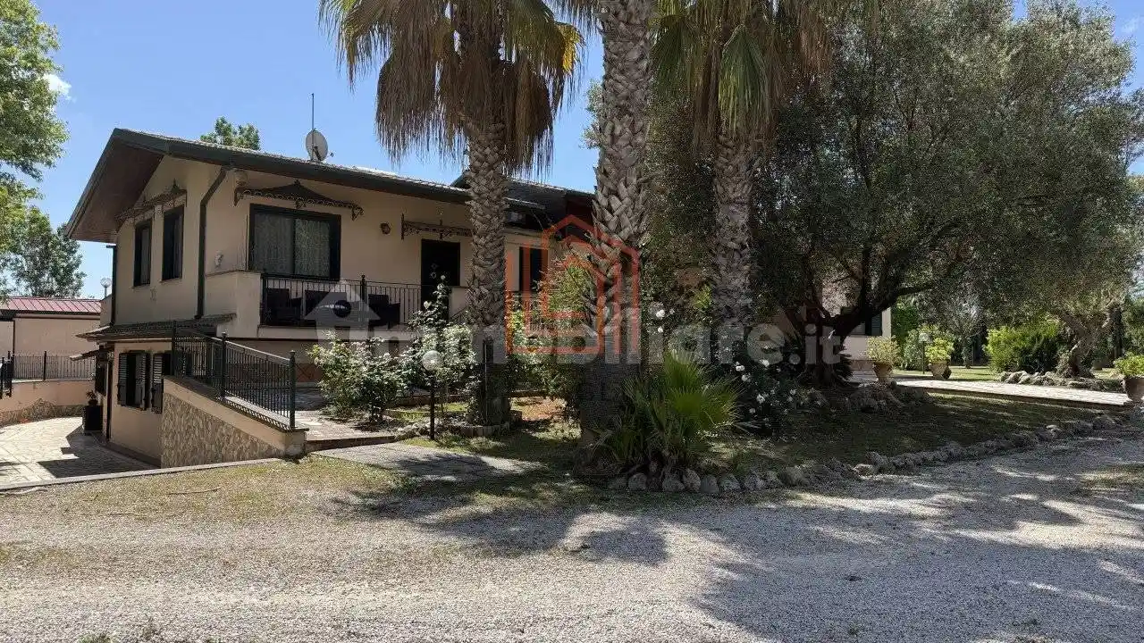 Villa in vendita a Latina