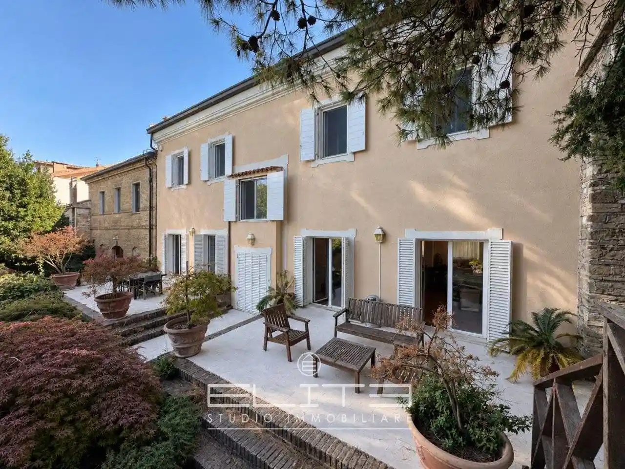 Villa in vendita a Falconara Marittima