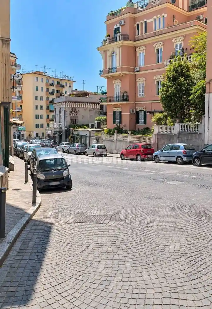 Appartamento in vendita a Napoli