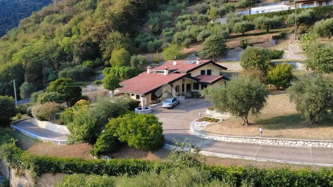 Villa in vendita a Pove del Grappa