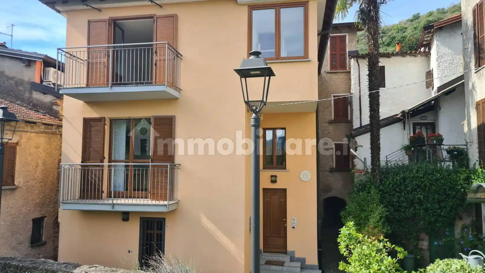 Appartamento in vendita a Brusimpiano