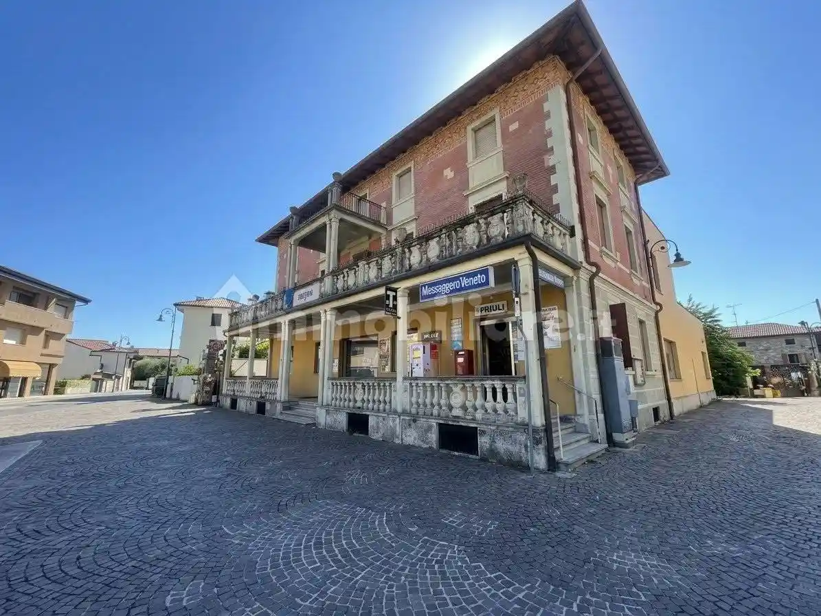 Palazzo - Edificio in vendita a Tavagnacco