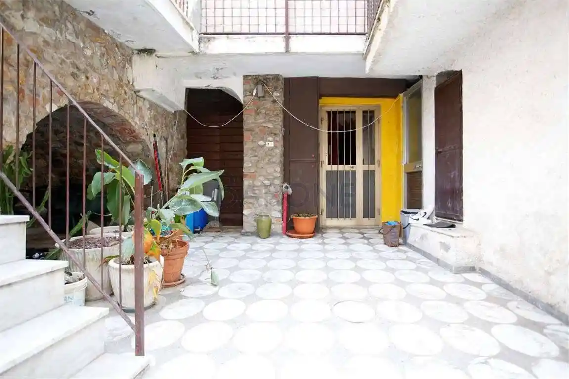 Casa indipendente in vendita a Massa