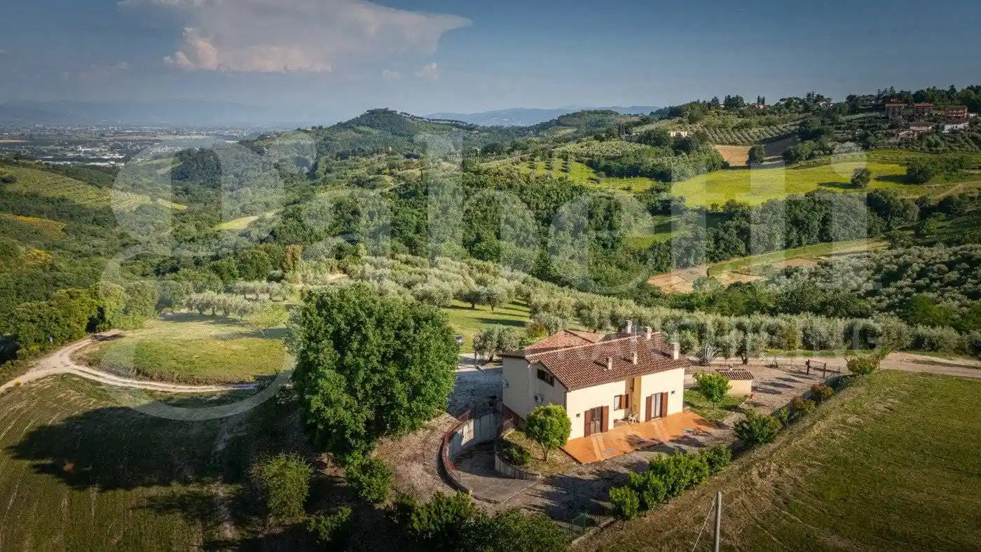 Casa indipendente in vendita a Perugia