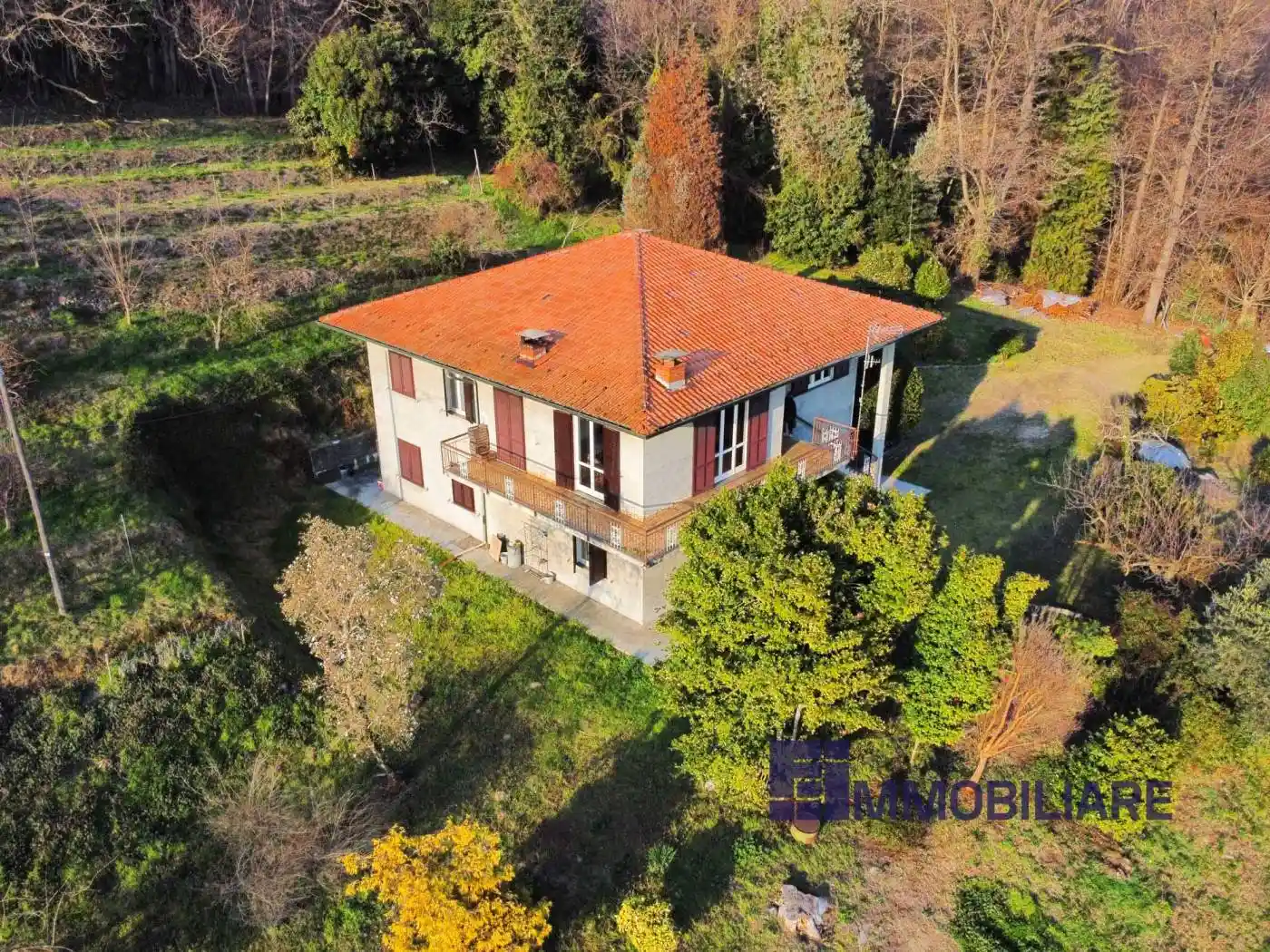 Villa in vendita a Angera
