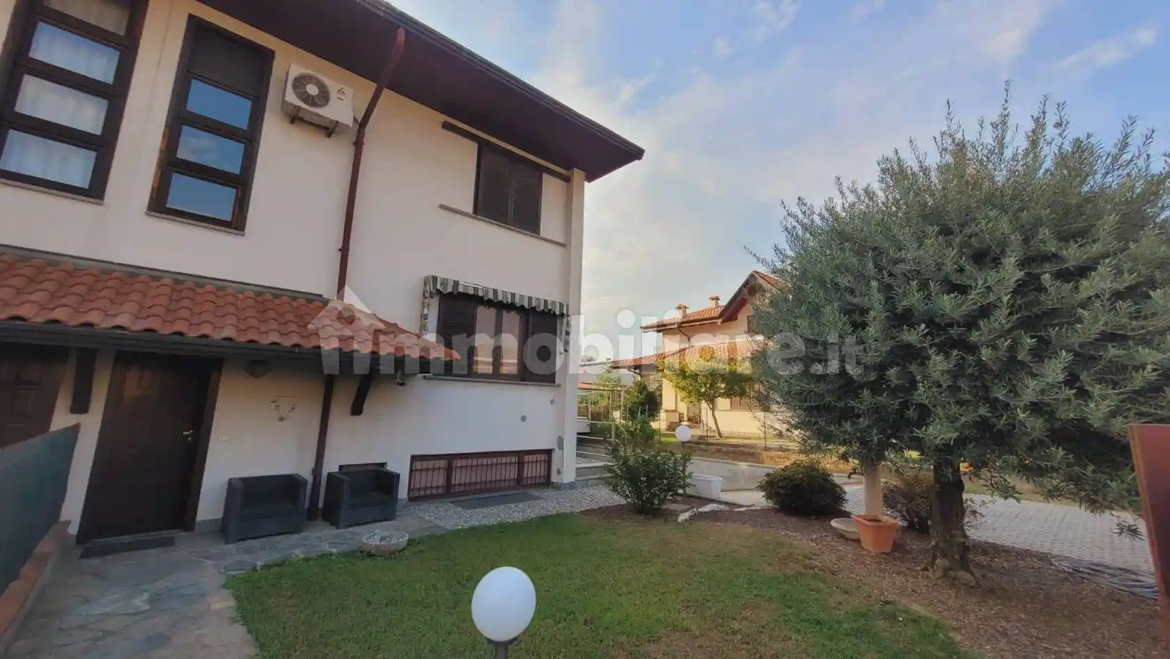 Villetta a schiera in vendita a Ferno