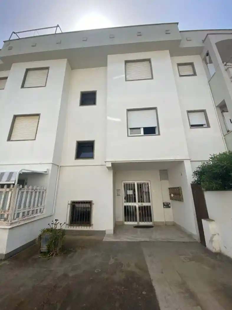 Palazzo - Edificio in vendita a Pomezia