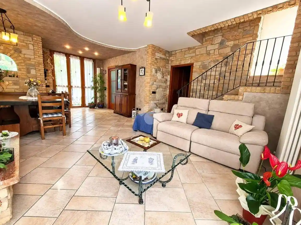 Villa in vendita a Robecco sul Naviglio