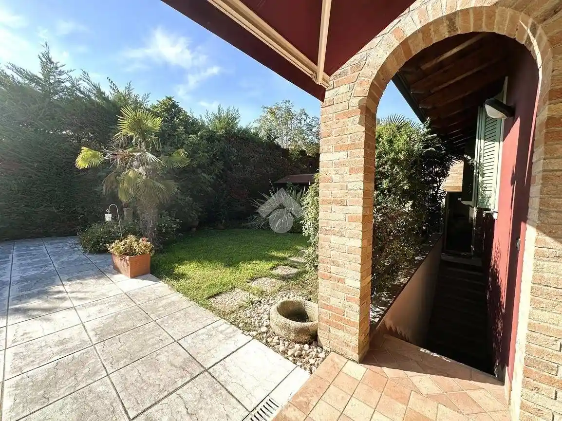 Villa in vendita a Curtatone