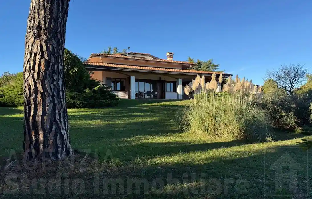 Villa in vendita a Soiano del Lago