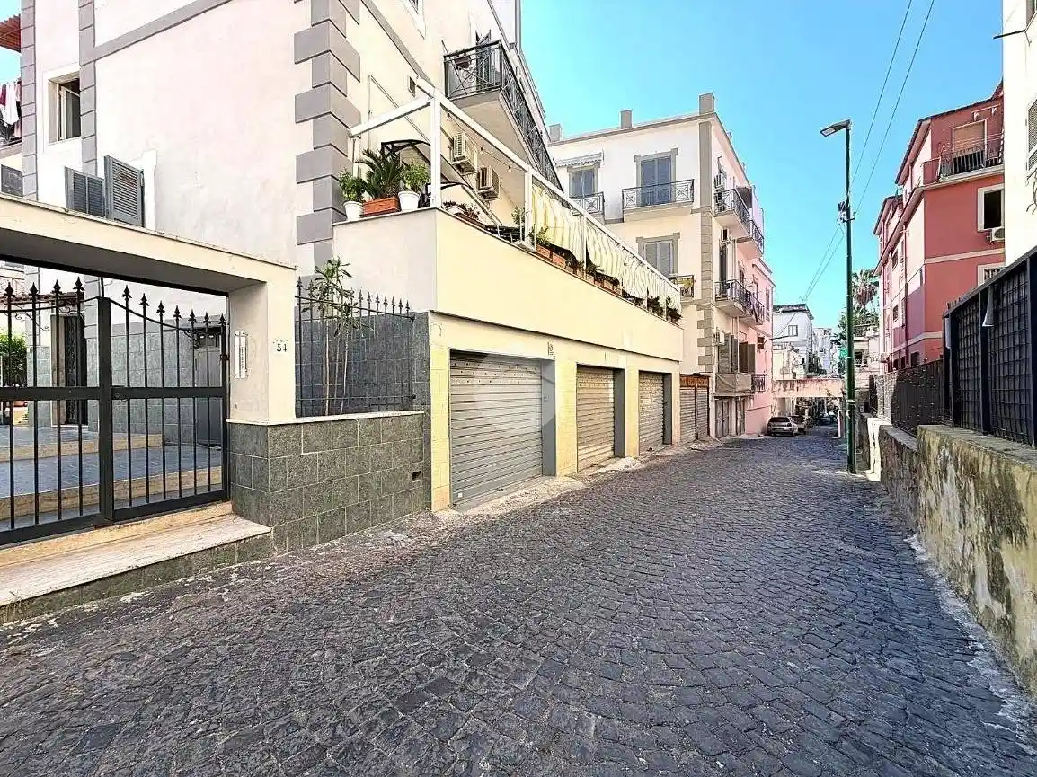 Appartamento in vendita a Napoli
