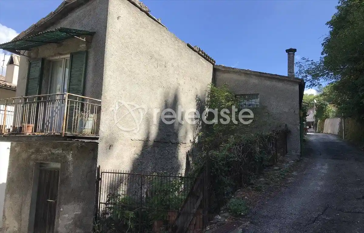 Casa indipendente in vendita a Foligno