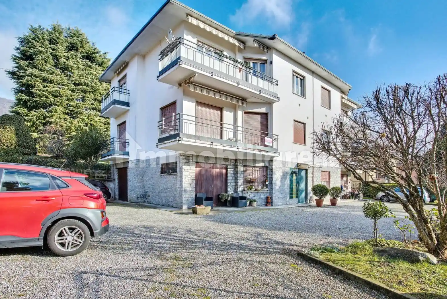 Appartamento in vendita a Cocquio-Trevisago