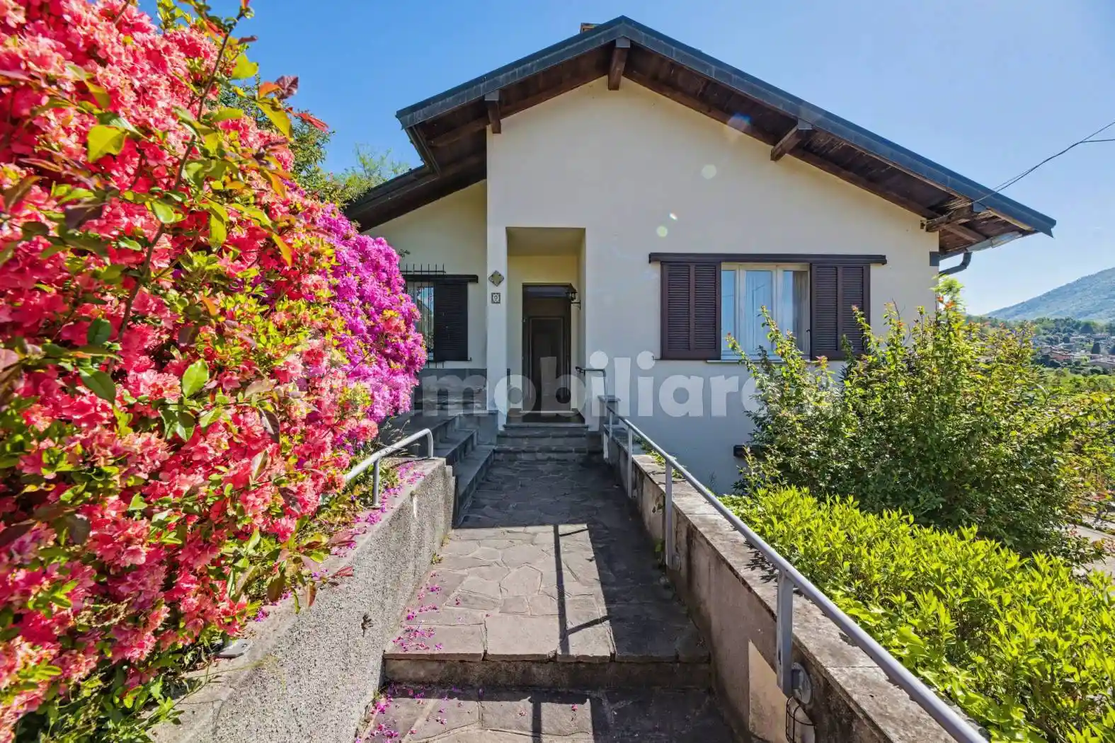 Casa indipendente in vendita a Luino