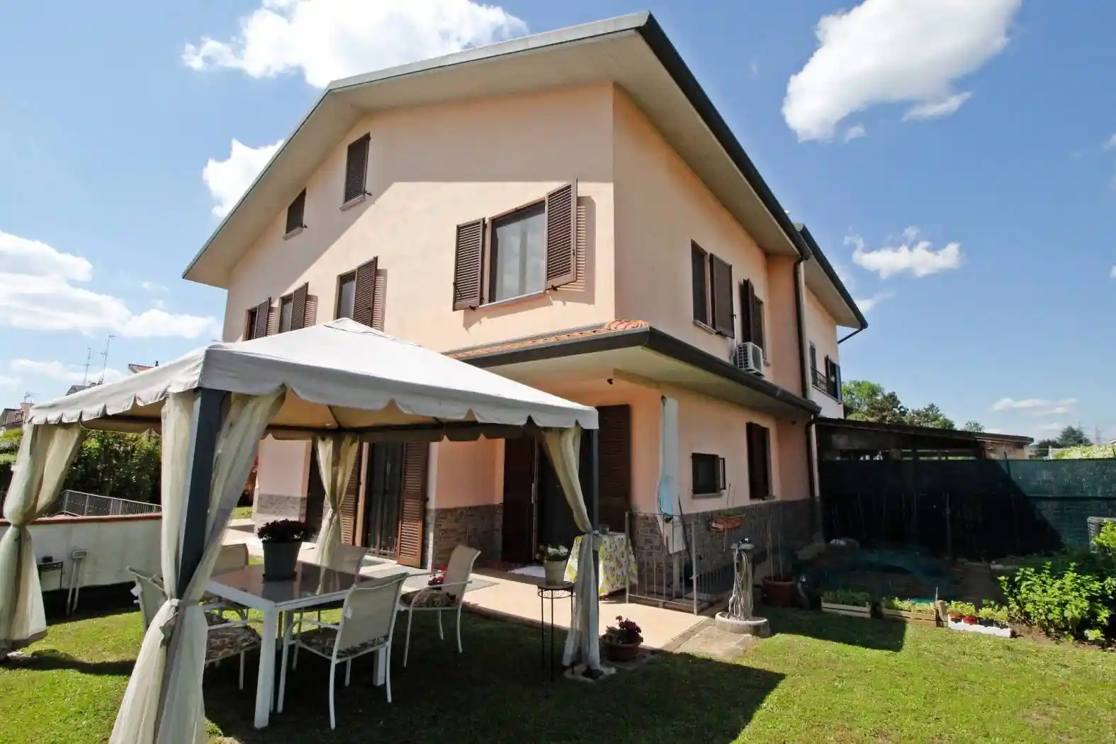 Villa in vendita a Caponago