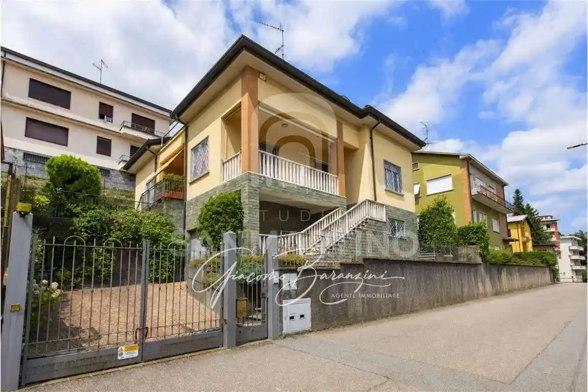 Villa in vendita a Varese