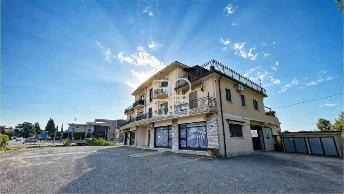 Palazzo - Edificio in vendita a Sirmione