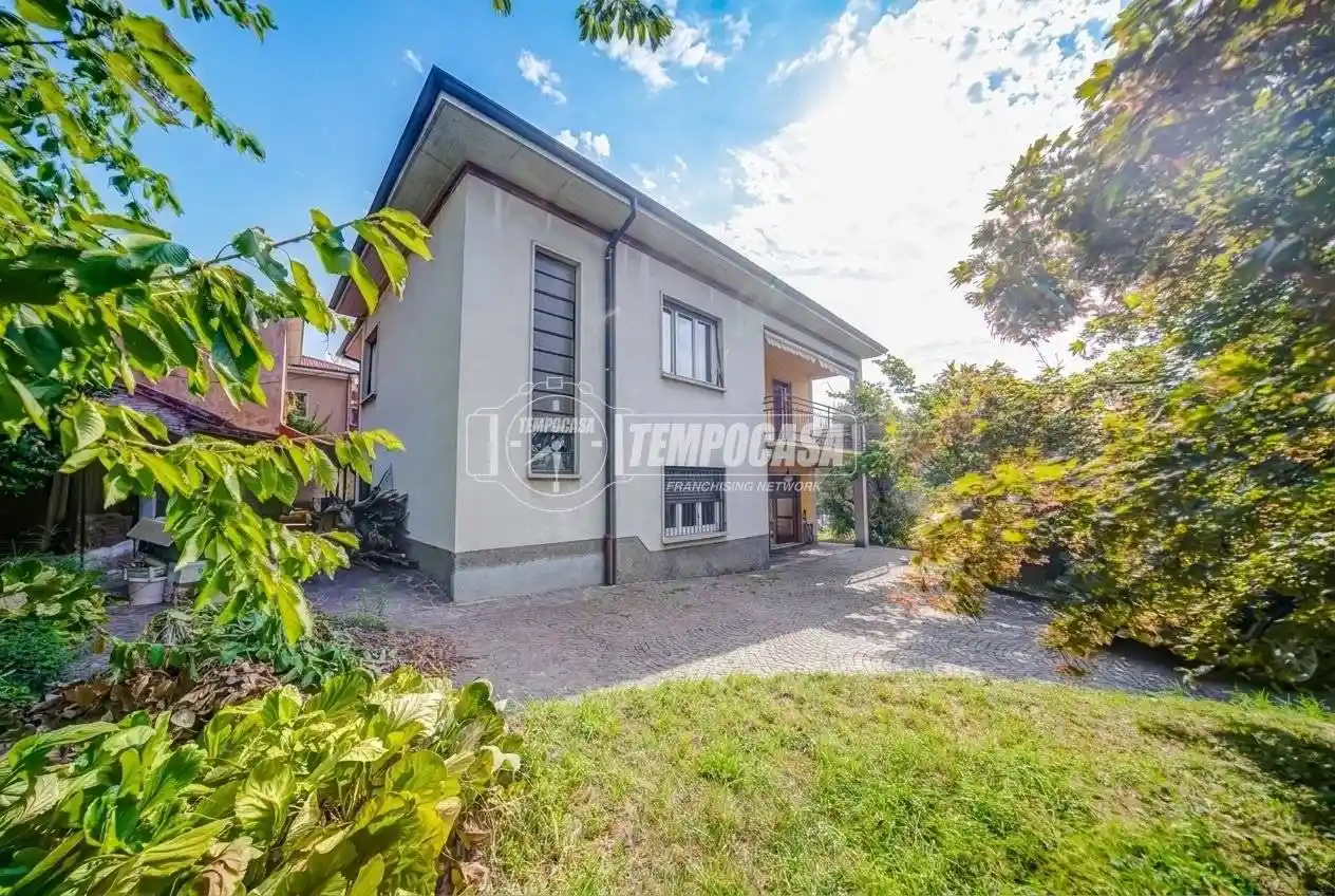 Villa in vendita a Gazzada Schianno