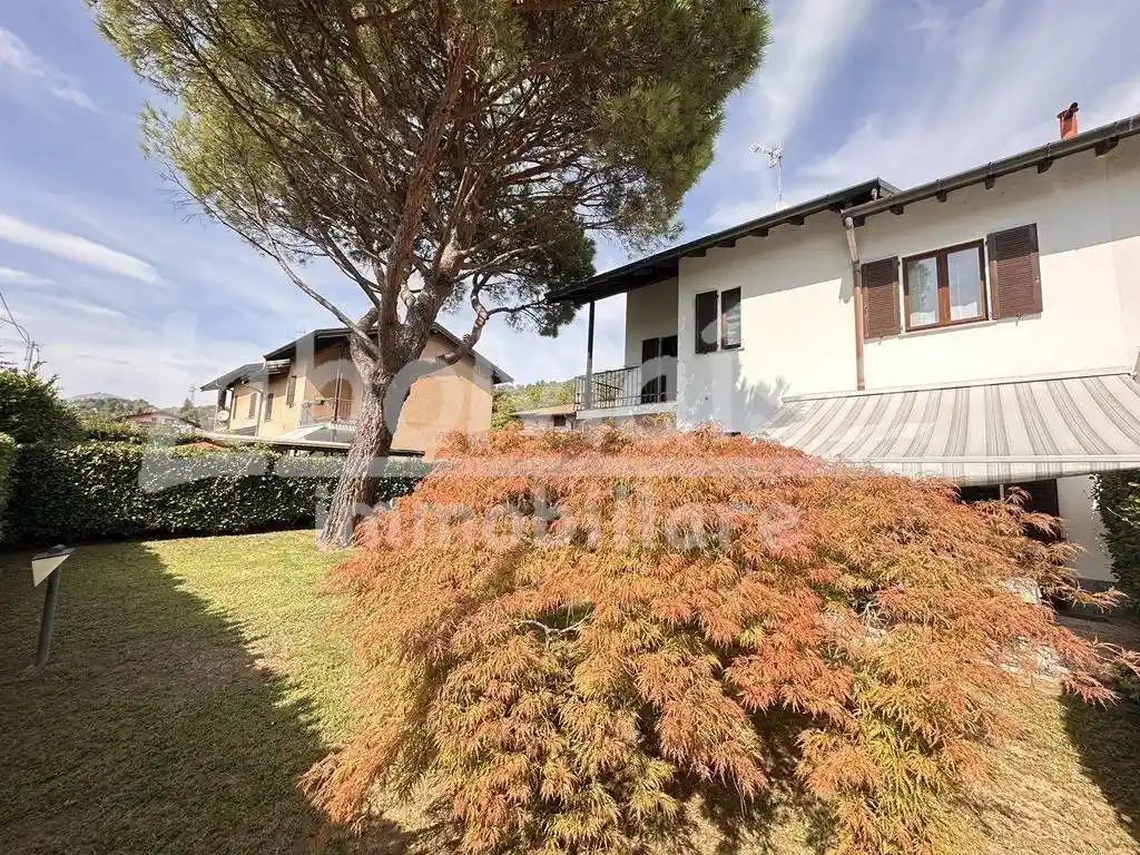 Villa in vendita a Cocquio-Trevisago