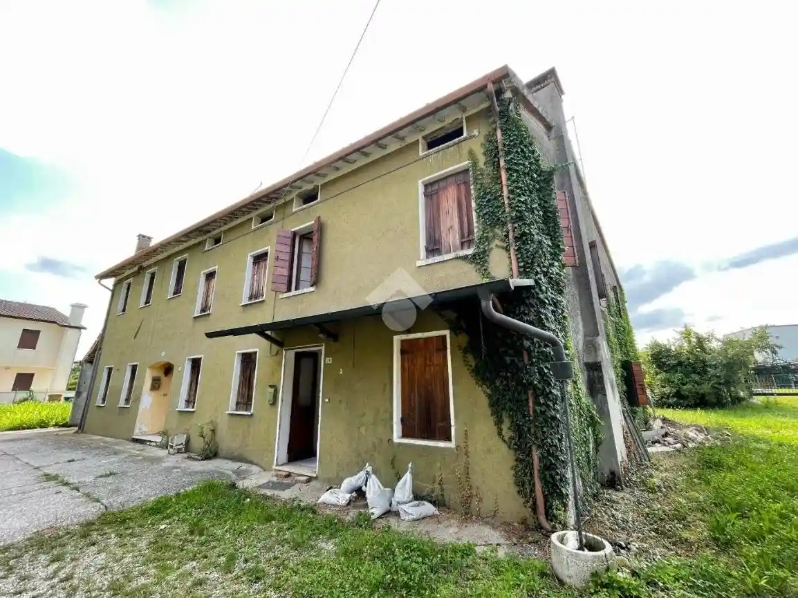Casa indipendente in vendita a Loria