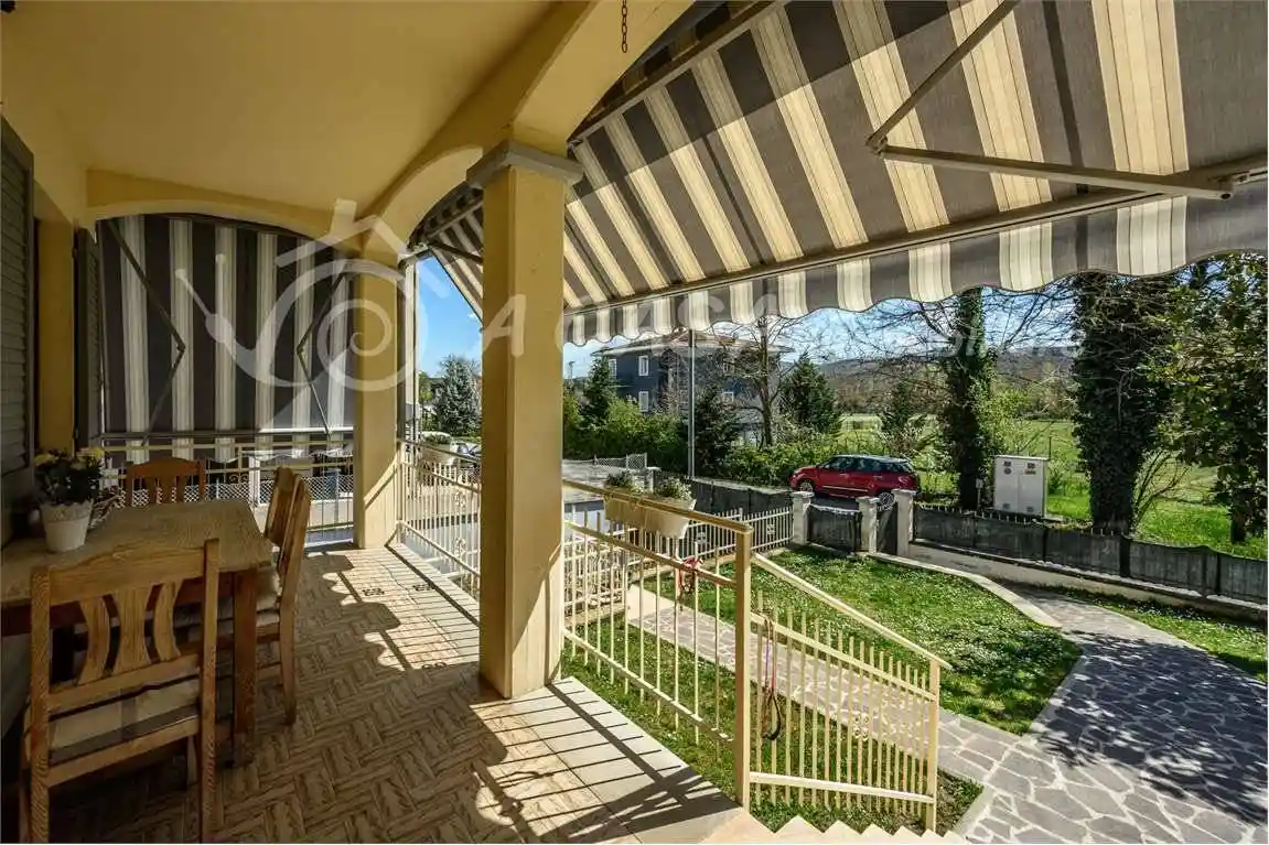Villa in vendita a Varano de' Melegari
