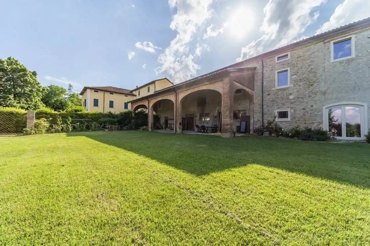 Rustico - Casale in vendita a Collecchio