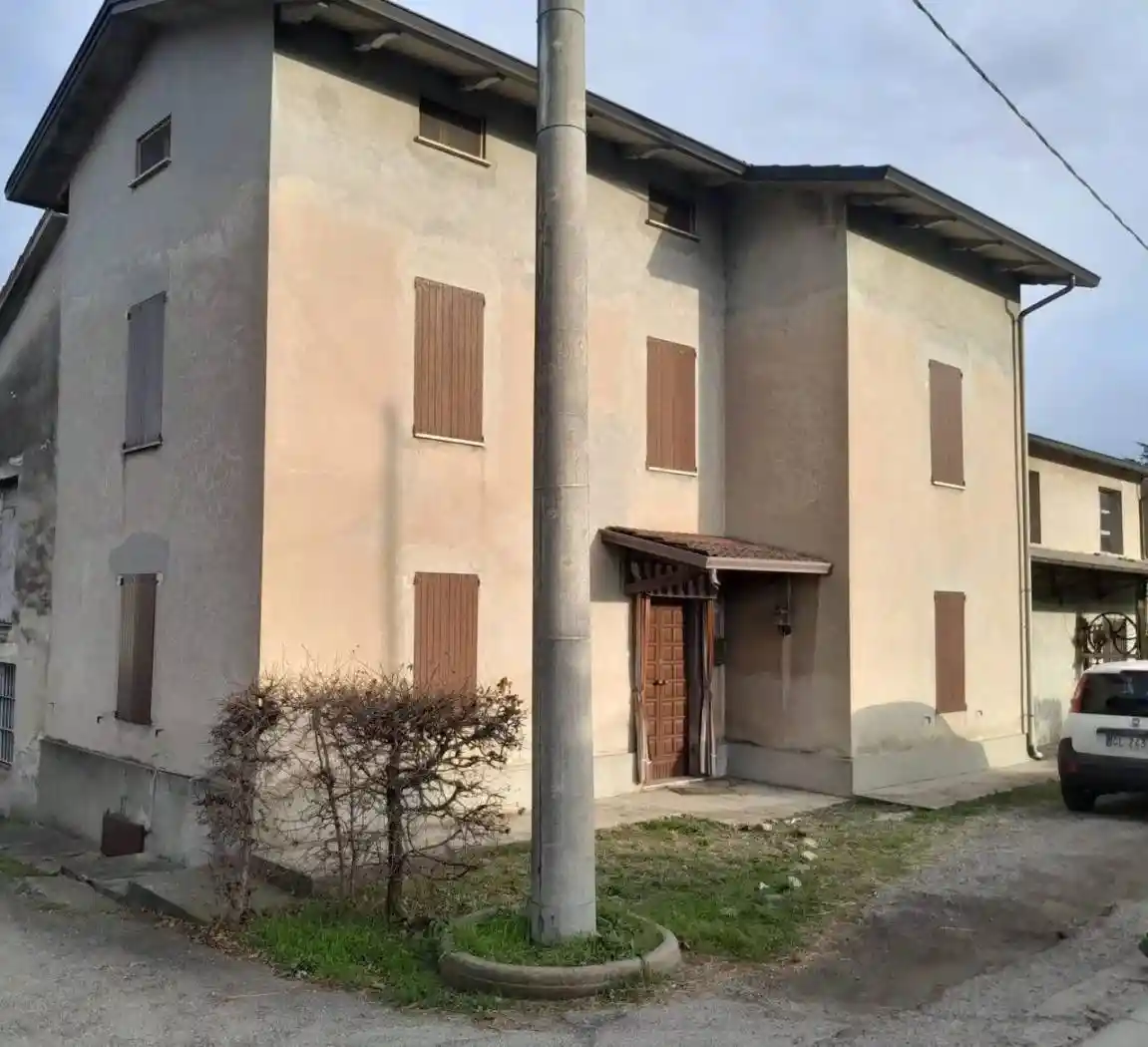 Rustico - Casale in vendita a Traversetolo